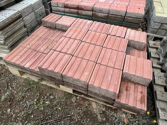 Best dlažba vodicí linie červená výška 8cm, 20x20cm