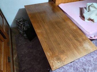 Závěsná skříňka prosklená, stolek