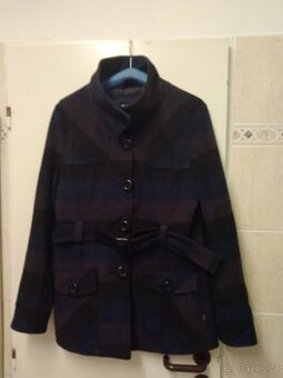 BlackOut zimní kabátek velikost S/M.Kabátek s 20% vlny.