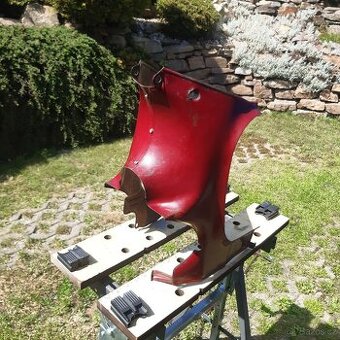 JAWA 250- PODSEDLOVÉ PLECHY