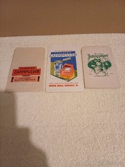 Staré reklamní sáčky.