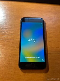 iPhone 8 64GB - nepoškrábaný - plně funkční