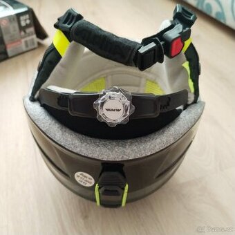 Lyžařská helma ALPINA, vel. 54–57