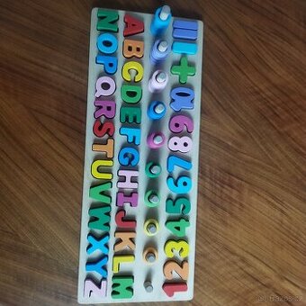 Dětské didaktické počítadlo s písmeny