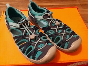 Keen MOXIE sandále vel. 34