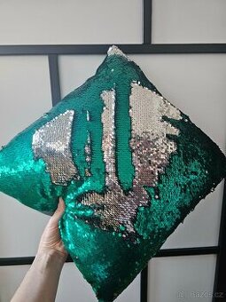 Originální polštář s flitry