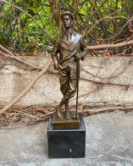 Bronzová socha Golfista s holí míček stojící elegantní dárek