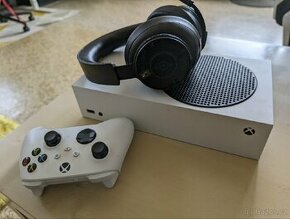 Xbox series s + 2 ovladače + sluchátka. - 1