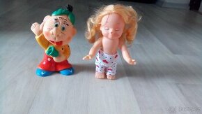 Retro hračky -gumová panenka,panáček,cena celkem