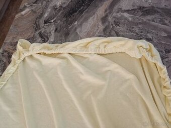 Žluté prostěradla 60x120cm 18kusů á 30kč - 1