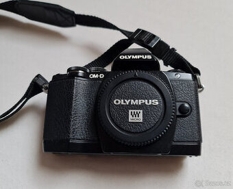 Olympus OM-D E-M10 -černý