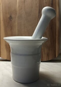 Lékárnický velký starý hmoždíř porcelán.