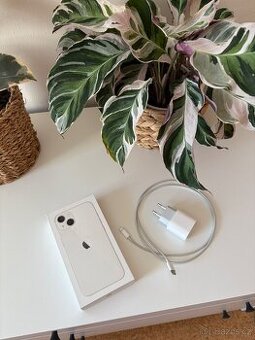 iPhone 13 bílý