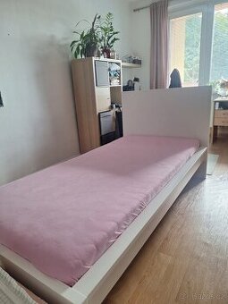 Postel/Bed