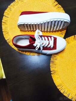 Červené tenisky 38