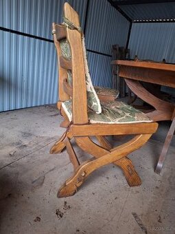 Jídelní stůl s šesti židlema