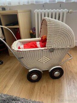 Starozitny kocarek pro panenky