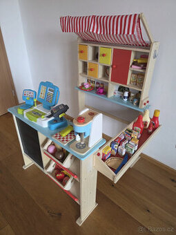 Dřevený obchod s vybavením