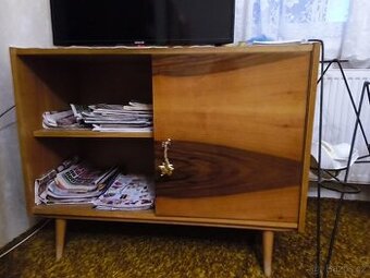 Starý TV stolek