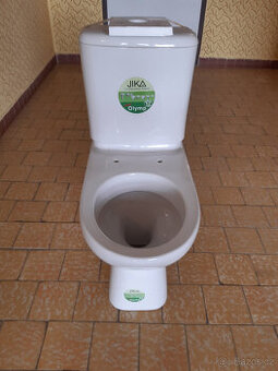 WC kombi Jika se šíkmým odpadem