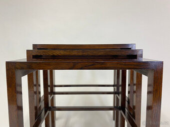 Unikátní hnízdové stolky Halabala - renovace, šelak