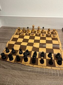 Prastaré dřevěné šachy kompletní - 1