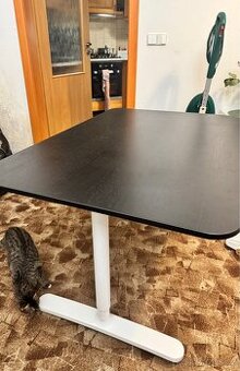 Kancelářský stůl