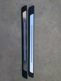 Audi A4 B9 predné  prahové lišty L+P