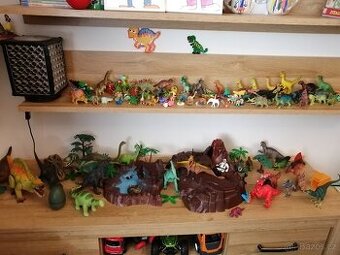 dinosauři - sopka a laguna