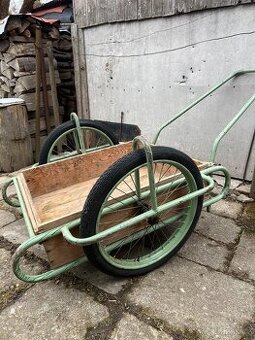 Dvoukolová kárka v dobrém stavu