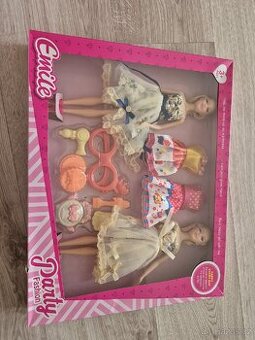 2 panenky  s oblečením