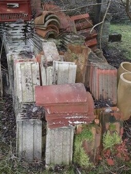 Střešní tašky, hřebenáče-betonové, hliněné, 10,-Kč