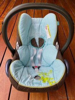 Maxi-Cosi Pebble + základna FamilyFix — starší, pěkný stav