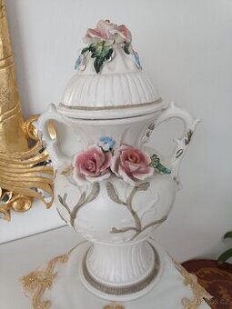 Starožitna porcelánová dzbanova váza. Signováno.