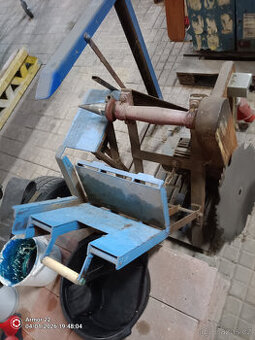 Kolébková pila a štípačka v jednom