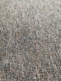 Prodám zánovní koberec 226 x 129 cm