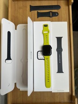 Apple Watch 7 45mm s druhým páskem+ Nova nabijecka