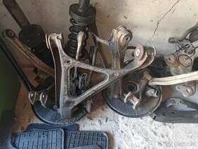 VW Touareg 7P0 těhlice přední