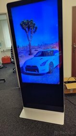 Informační stojanový kiosek 55"