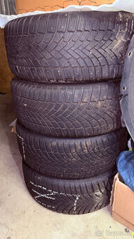 Bridgestone Blizzak LM-005 235/45/18 98 V zimní pneu