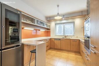 Prodám moderní kuchyni ve tvaru U