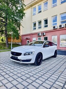 Volvo V60 2.4D D6/208kwPlug-in Hybrid,Summum,AWD, pěkný vůz