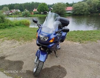 Koupím pravou boční kapotáž na motocykl Deauville 650