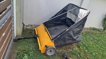 Tazeny sberac travy a listi SWEEPER Cub Cadet