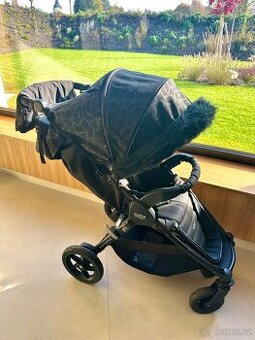 Britax B-Motion 4 plus, krásný, bohatá výbava