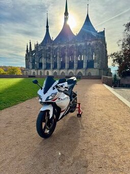 Yamaha yzfr 125 Nová STK Původ ČR