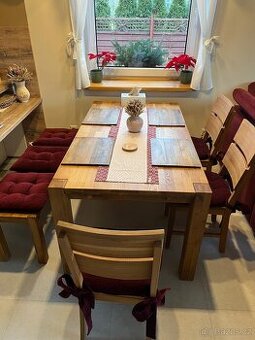 Jídelní sestava: stůl, lavice, židle, materiál dub