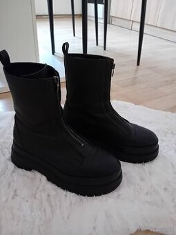 Dámské kotníkové boty Bershka vel.39