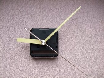 ORIGINÁLNÍ HODINOVÝ STROJEK QUARTZ SEIKOSHA