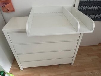 Komoda s přebalovacím pultem